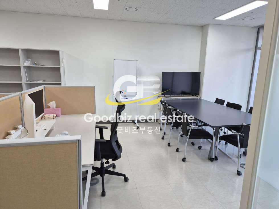 경기 용인기흥구 구갈동 [실27평] 기흥지식산업센터 사무실, 기본인테리어, 골프장 뷰 월세 매물번호 10257 사진 4
