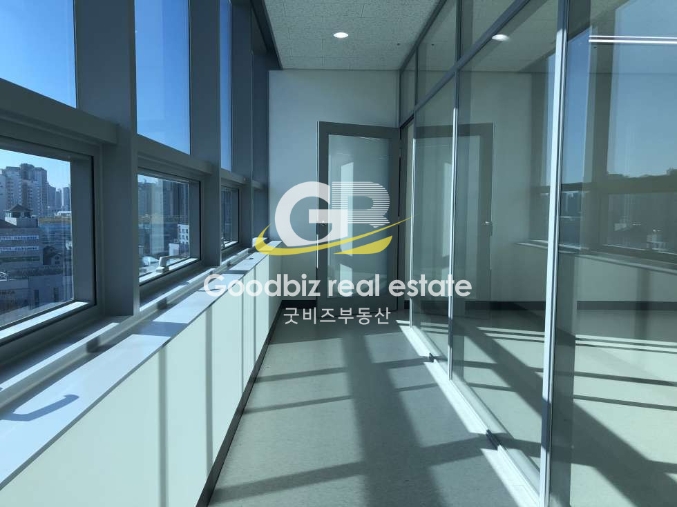 경기 수원영통구 신동 [전용24평 월세] 수원 망포역세권 지식산업센터, 사무실 월세 매물번호 10137 사진 3